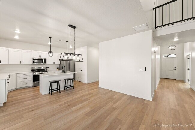 Foto del edificio - Newly Built Townhome with Private Bedroom Near SUU | Utilities Included | Female Housing | $600/M...