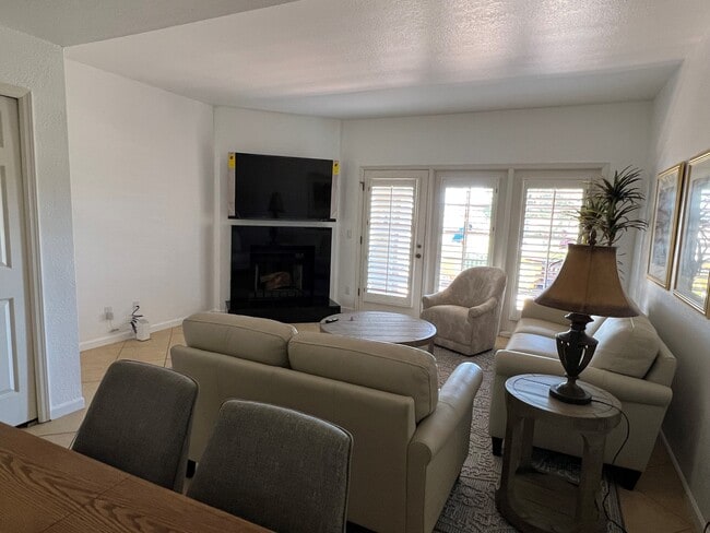 Building Photo - 6137 N 28th Pl