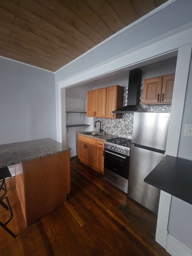Building Photo - 6643 Blakemore St