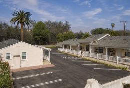 Foto principal - 4455 Hollister Ave