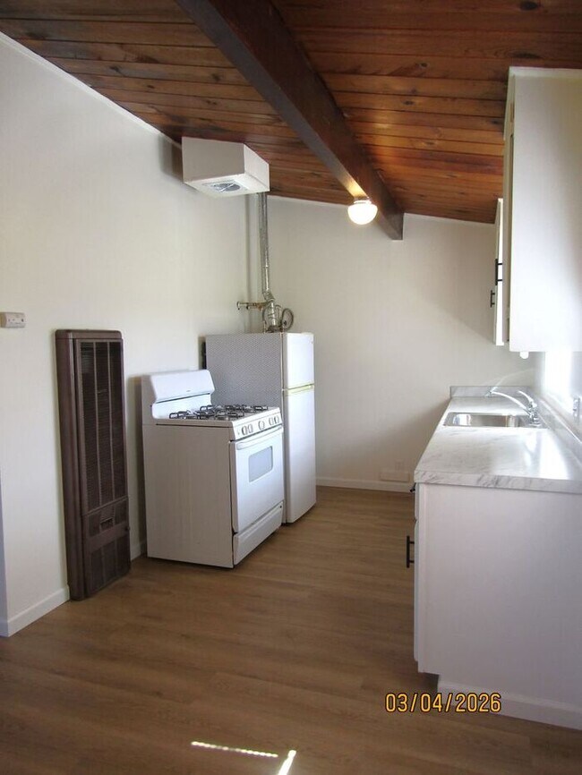 Foto del edificio - Charming One Bed, One Bath Country Home in Sebastopol-$1,795 per month!