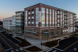 Building Photo - Encore Mid City