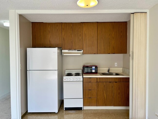 Building Photo - Fairway Villa: Studio with 1 Parking