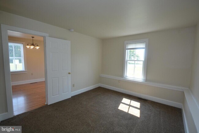 Foto del edificio - 100 Silver Lake Rd