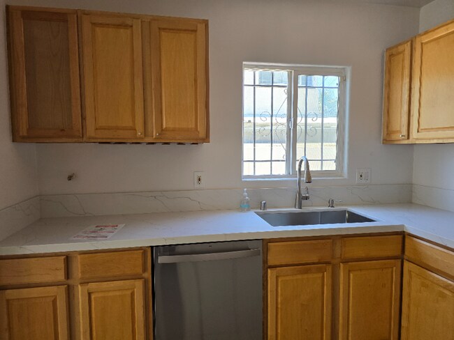 Foto del edificio - 617 W 21st St