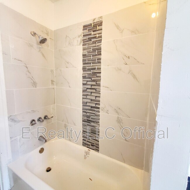 Foto del edificio - 819 N 64th St