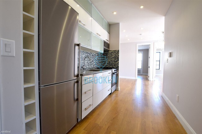 Building Photo - 3 br, 1 bath Apartment - 1547 President St 2L