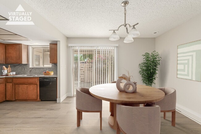 Foto del edificio - Bristol Court 2 bed 2 bath Townhome