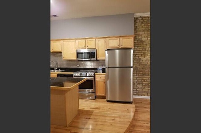 Foto del edificio - 533 N Ashland Ave