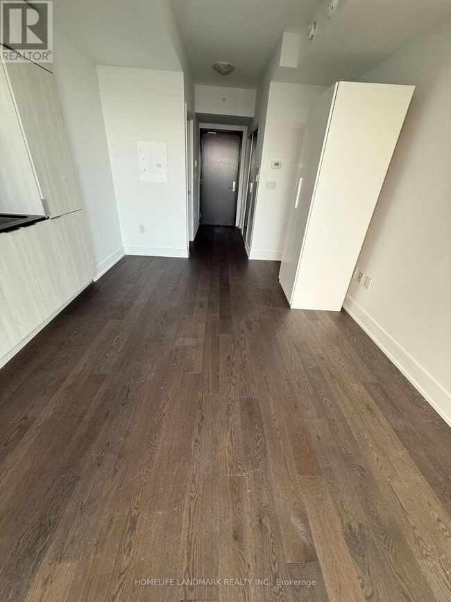 Photo du bâtiment - 955-4955 Bay St.