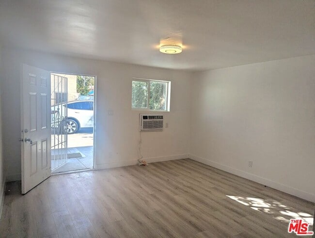 Foto del edificio - 3831 Sedgwick Ave