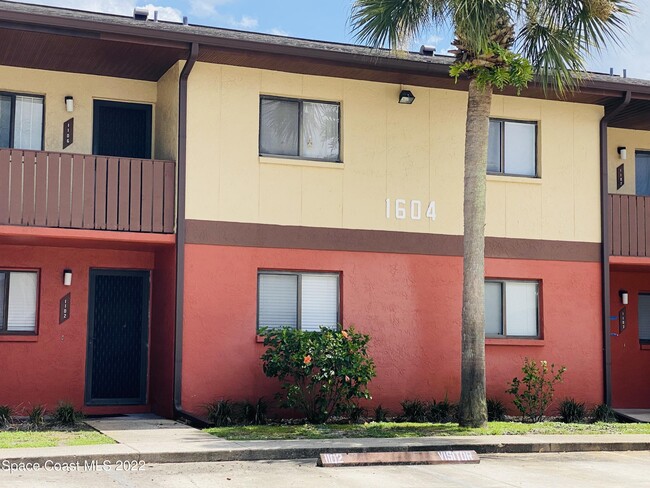 Building Photo - 1604 University Ln