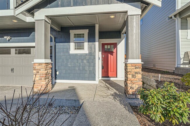 Building Photo - Stunning design and spacious floor plan nestled in the amazing Tahoma Ridge neighborhood.
