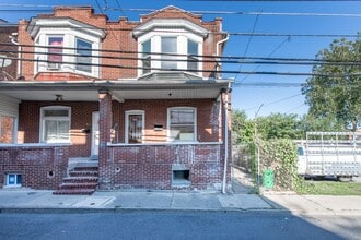 Building Photo - 213 N Railroad St