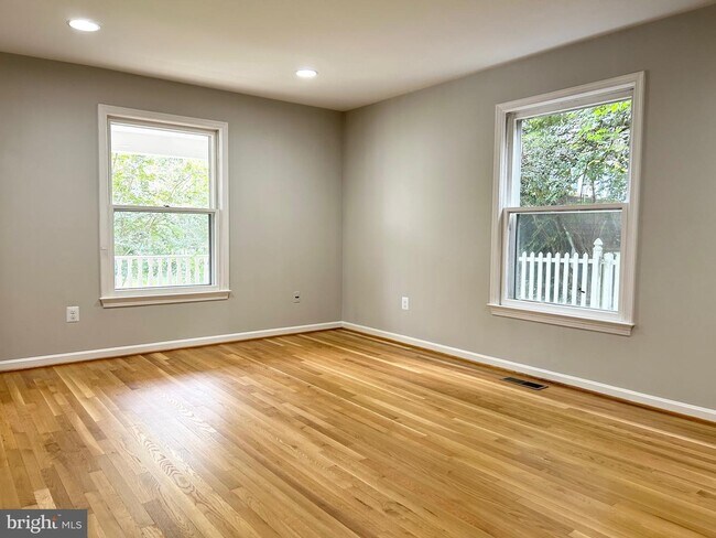 Foto del edificio - 410 Ayr Hill Ave NE