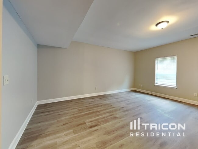 Building Photo - 413 Strawberry Walk