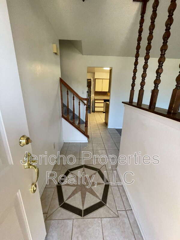 Building Photo - 1180 S Kline Way