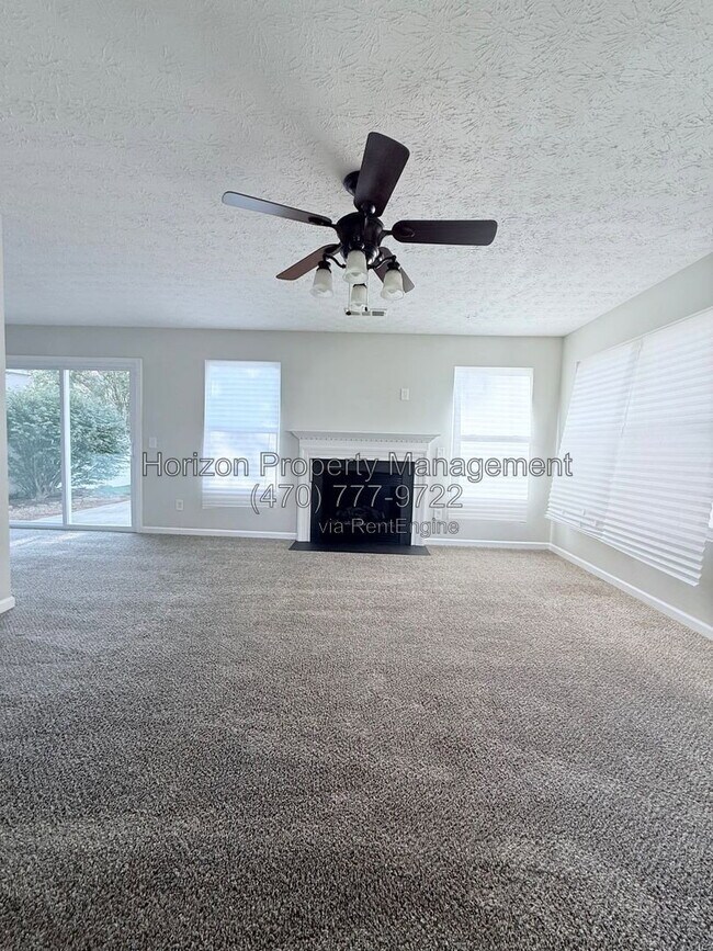 Foto del edificio - 5860 Mountain Top Pl