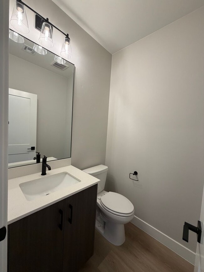 Foto del edificio - 618 Hemsworth Ln