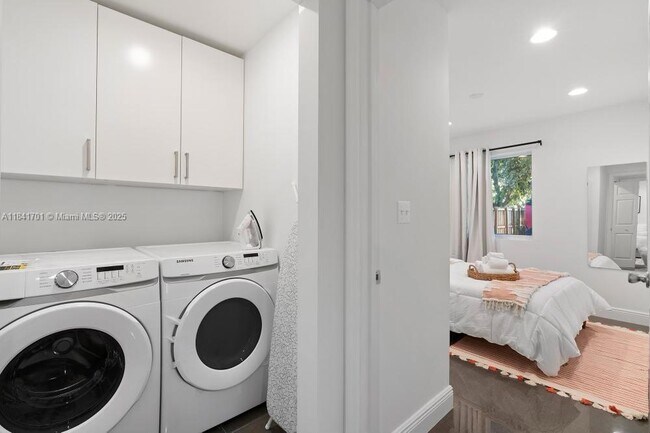 Foto del edificio - 258 NW 41st St