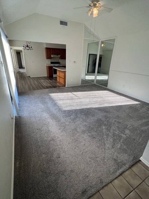 Living room - 1050 League St S