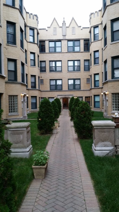 Primary Photo - 6614 S Kenwood Ave