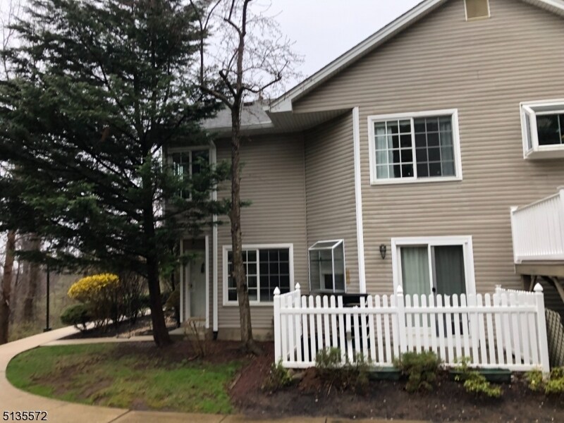 45 Stevens Ct, Bedminster, NJ 07921 Townhouse for Rent in Bedminster