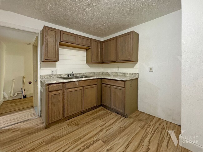 Building Photo - Cozy 3-Bedroom 1-Bathroom in Westside Spri...