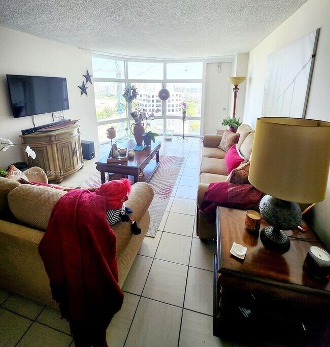 Foto del edificio - 20100 W Country Club Dr