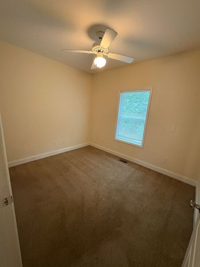 Foto del edificio - 5 bed, 4 bath townhome WALKING DISTANCE to Downtown & UGA campus!