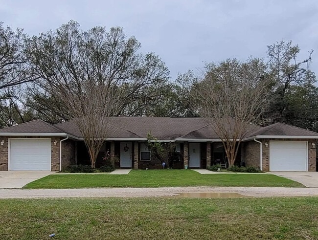 Building Photo - 300 S Elm St