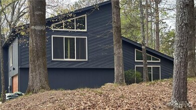 Building Photo - 2175 Six Branches Dr