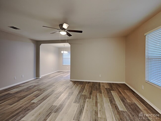 Building Photo - 160 Hanging Moss Dr