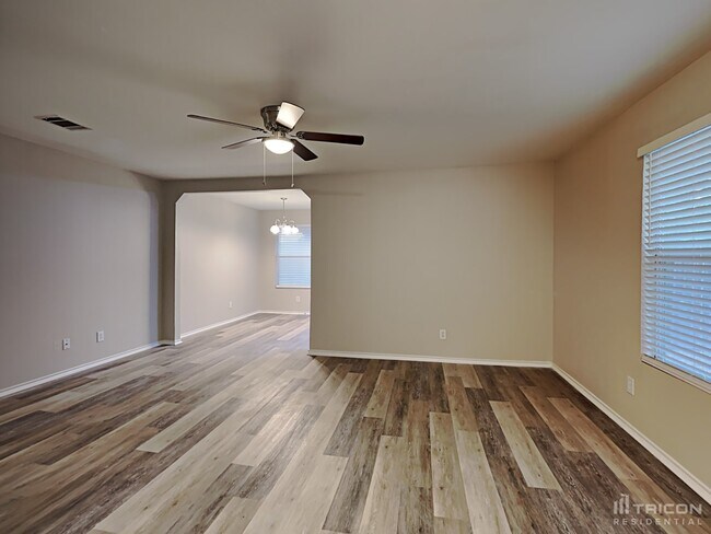 Foto del edificio - 160 Hanging Moss Dr