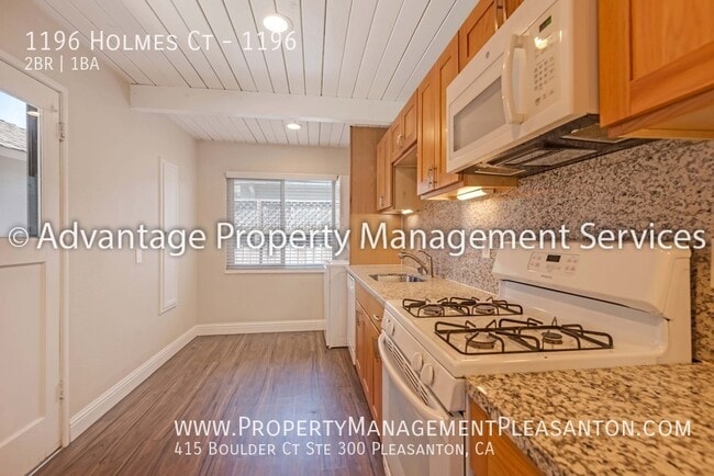 Building Photo - 1196 Holmes Ct