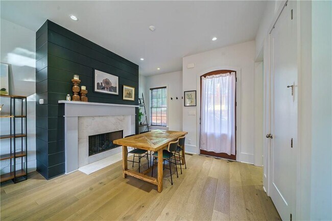 Building Photo - 10608 Serenbe Ln