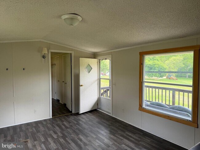 Building Photo - 19 Gibney Ln