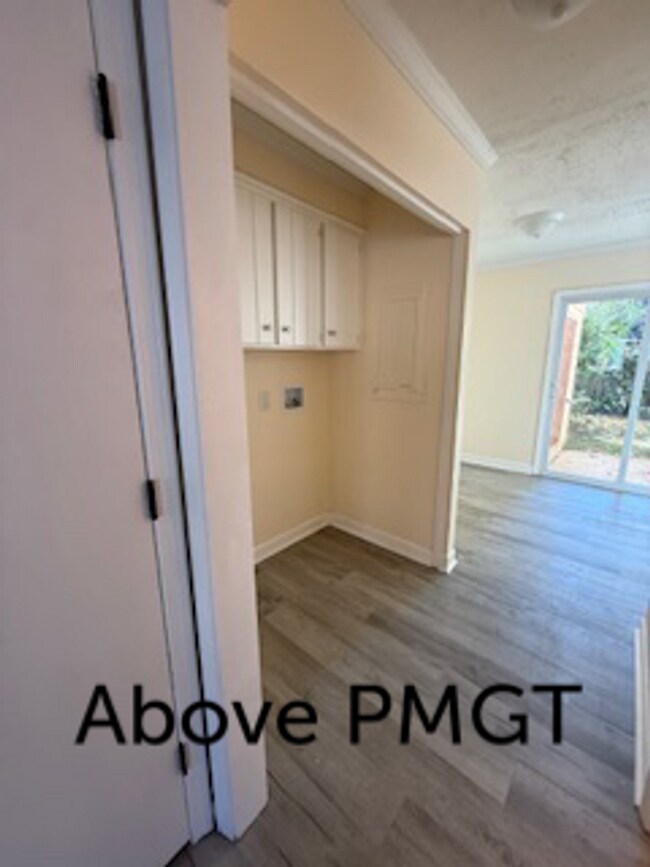 Foto del edificio - E Blackstock Rd-11