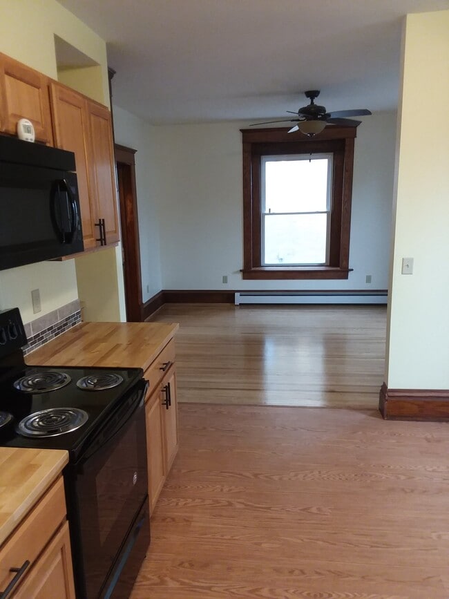 Kitchen/Living Room - 524 N Main St