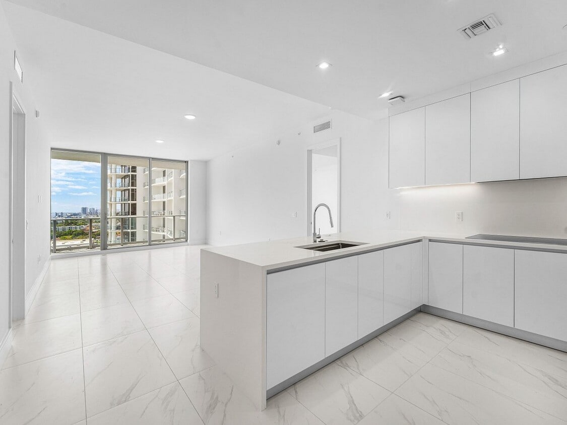 Photo - 220 Lake Shore Dr (Lake Park, FL)