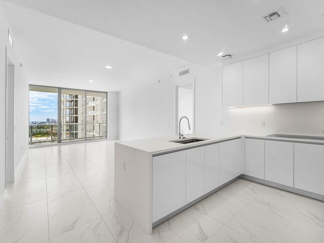 Photo - 220 Lake Shore Dr Apartment