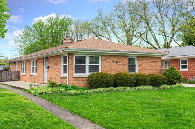 Building Photo - 204 S Chase Ave