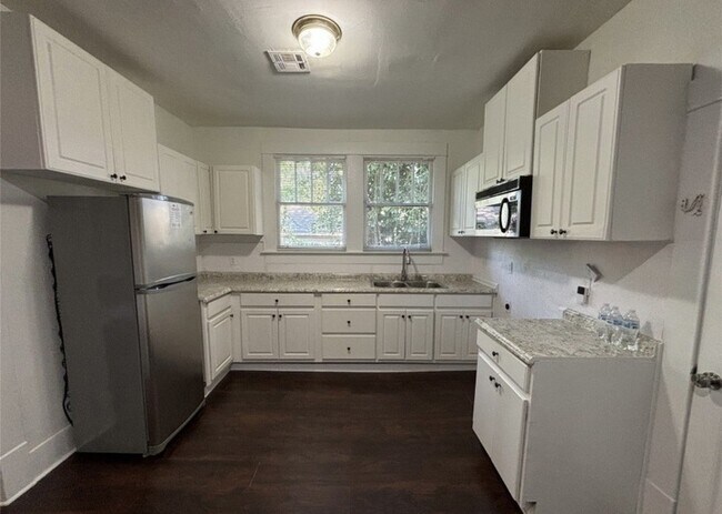 Foto del edificio - 2232 St Charles Ave