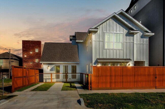 Building Photo - 4218 Eigel St