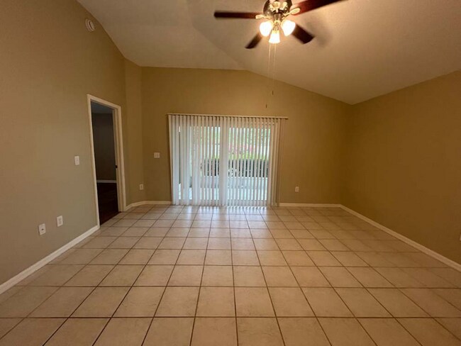 Building Photo - 1600 Bondurant Way