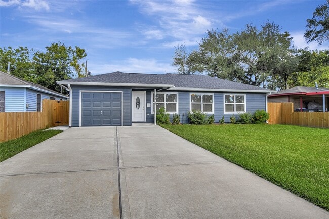 Building Photo - 1307 Belshire Rd