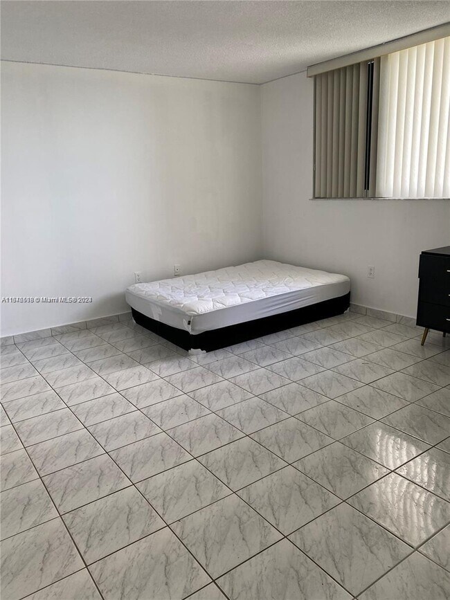 Foto del edificio - 6969 Collins Ave