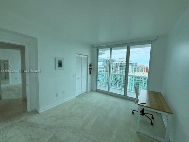 Building Photo - 16400 Collins Ave