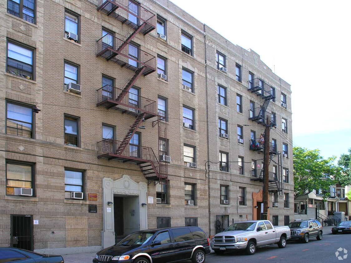 Building Photo - 2253 Ryer Ave