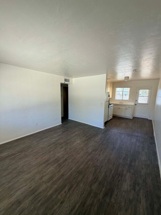 Foto del edificio - 3571 E 3rd St